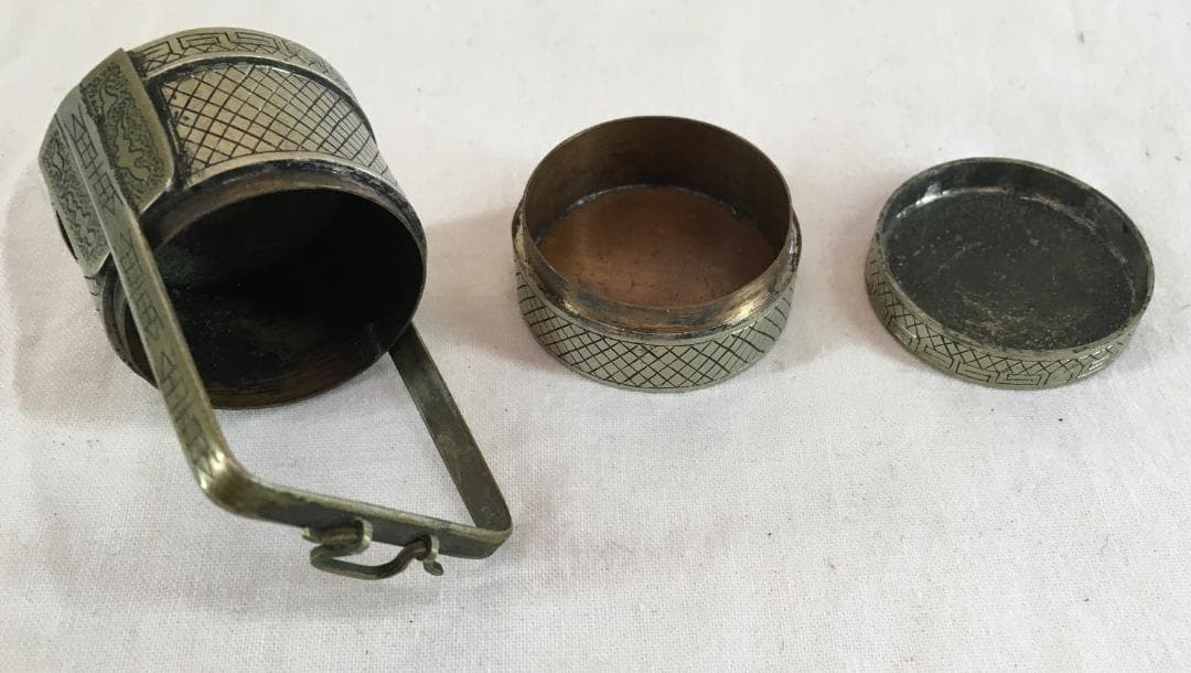 不詳の重函：[小さな三段重・金属(素材不詳)製]／おそらく中国製