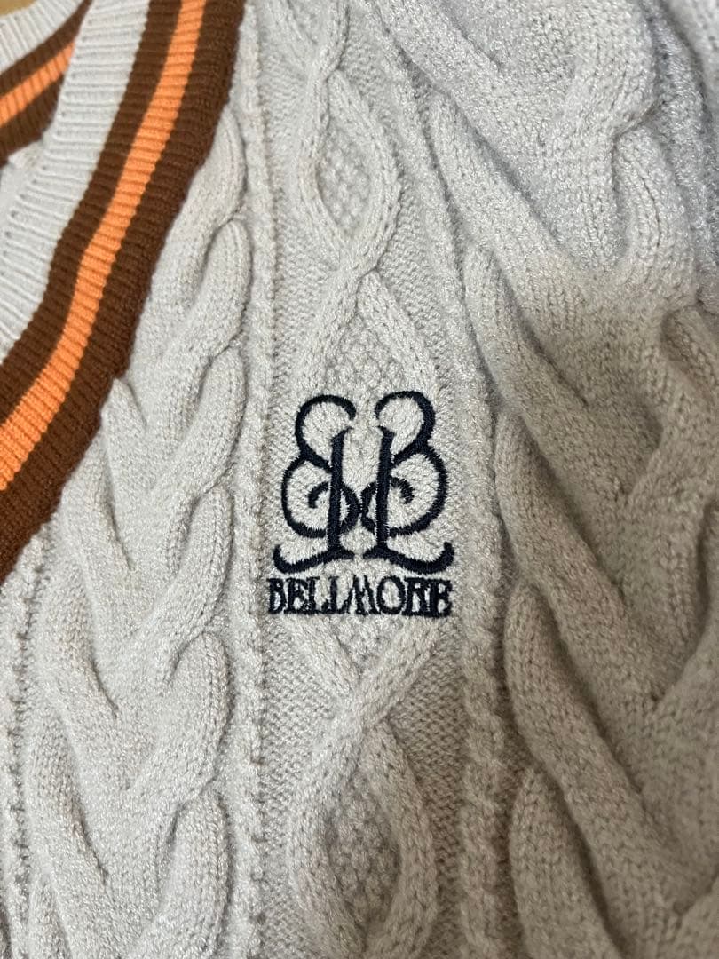 BELLMORE エンブレム Vネックニット セーター