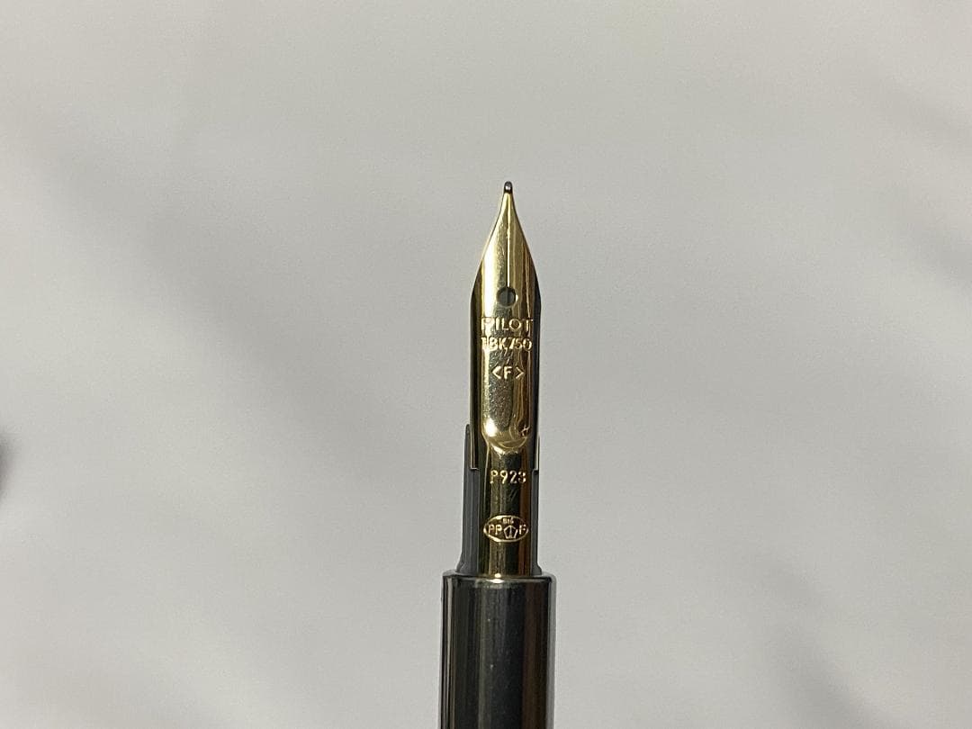 PILOT キャップレス ストライプ ゴールド ペン先F