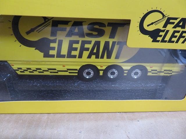 WSI 1/50 MOONEYES VOLVO FH4 4x2 BOXトレーラ