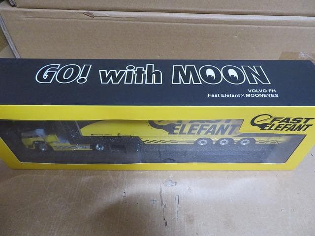 WSI 1/50 MOONEYES VOLVO FH4 4x2 BOXトレーラ