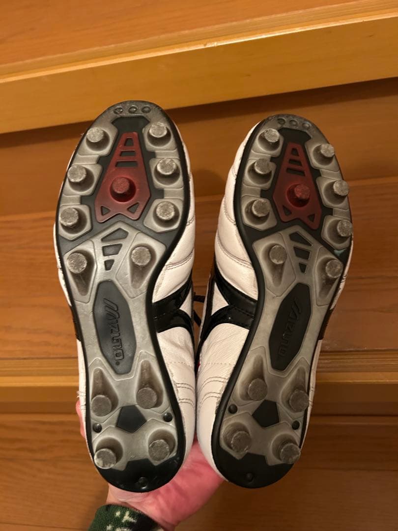 ミズノ　モレリア　サッカースパイク　ホワイト/ブラック/レッド