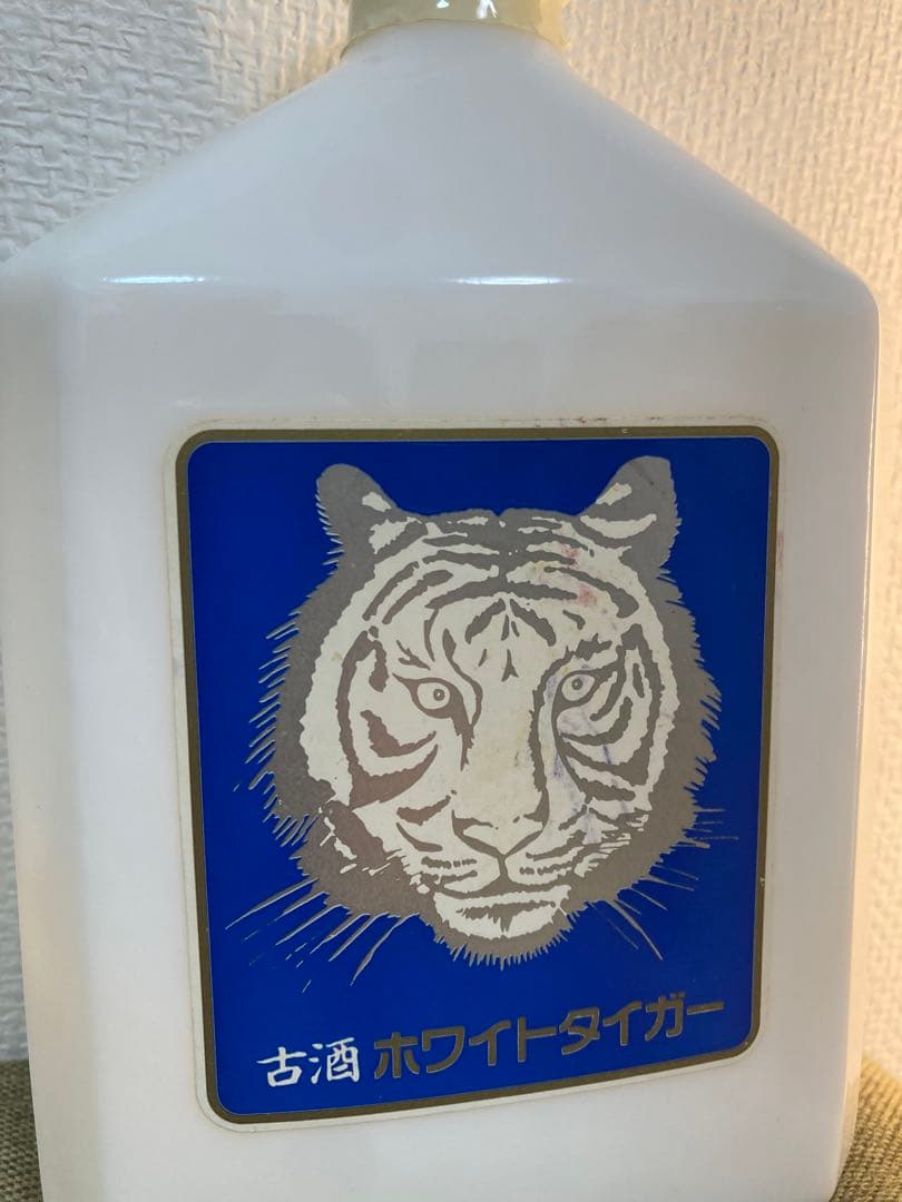 【超レア】本場泡盛 100%熟成古酒 ホワイトタイガー 720ml 40度