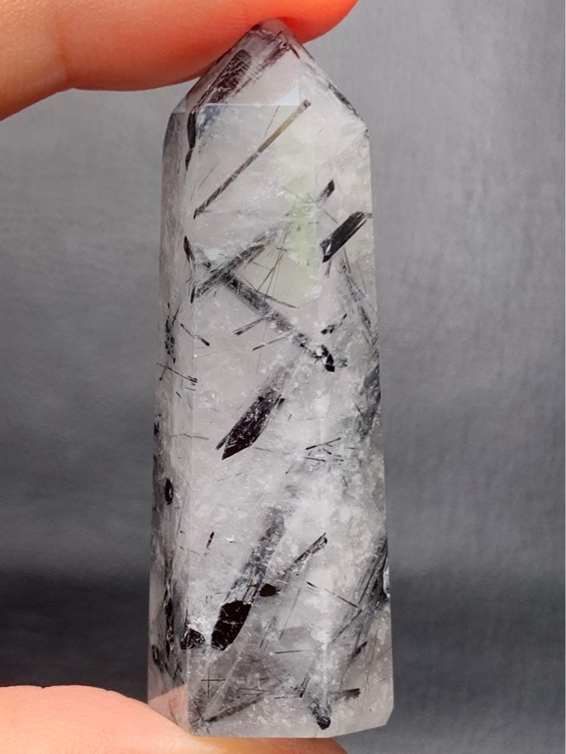 061545 天然ブラックルチルクォーツ六角柱虹入り
