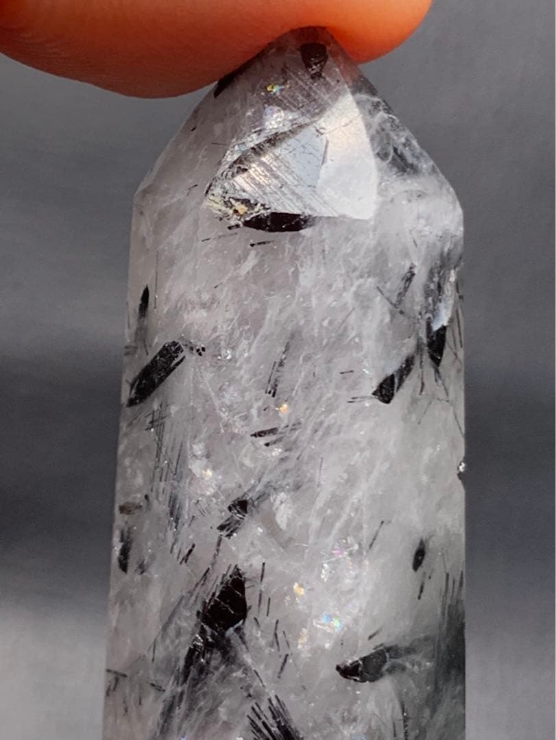 061545 天然ブラックルチルクォーツ六角柱虹入り