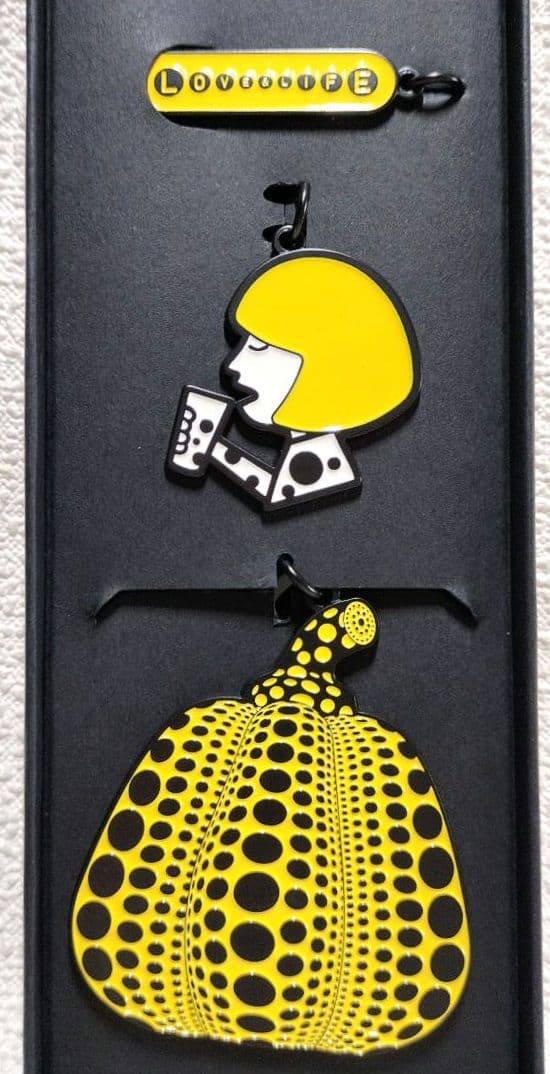 『草間彌生／喜茶：ＬＯＶＥ＆ＬＩＦＥ』キーホルダー（ＣＨＩＮＡ ＰＲＯＪＥＣＴ）