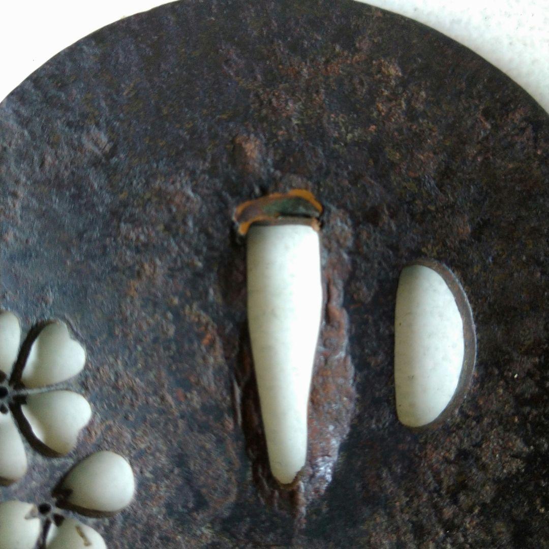 鉄製 鍔(つば) 花のデザイン