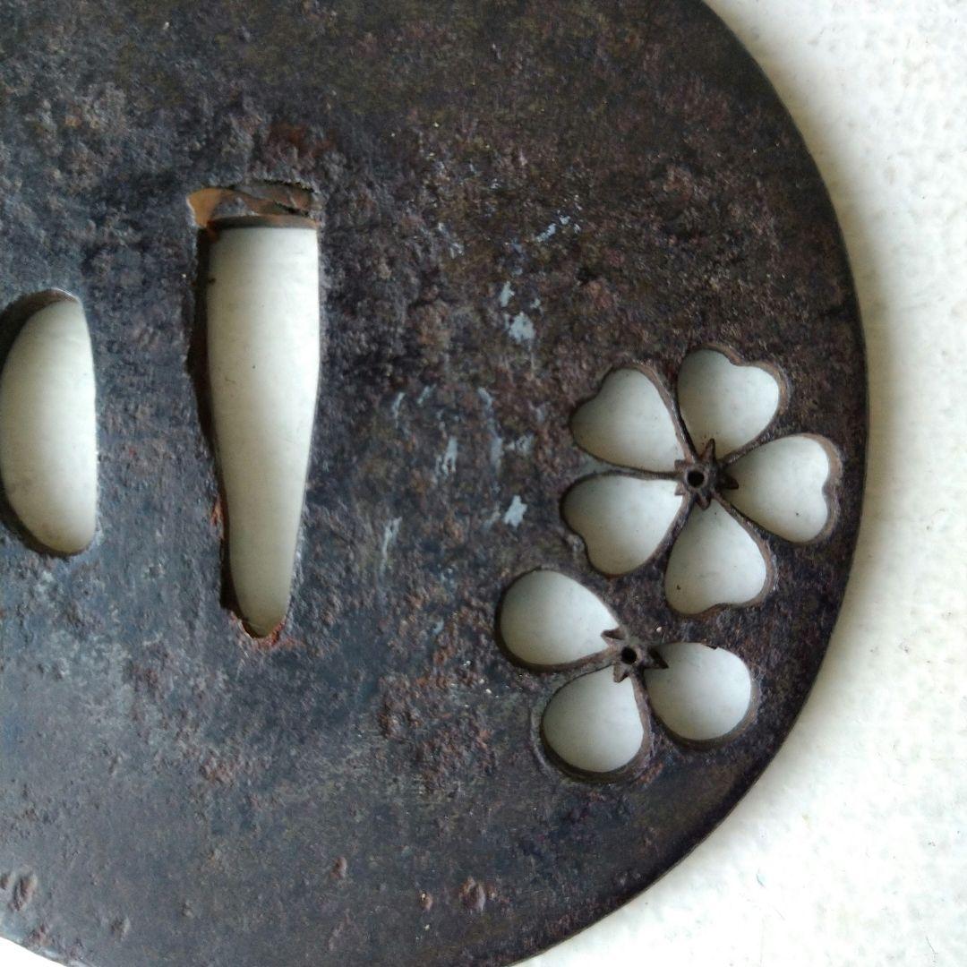 鉄製 鍔(つば) 花のデザイン