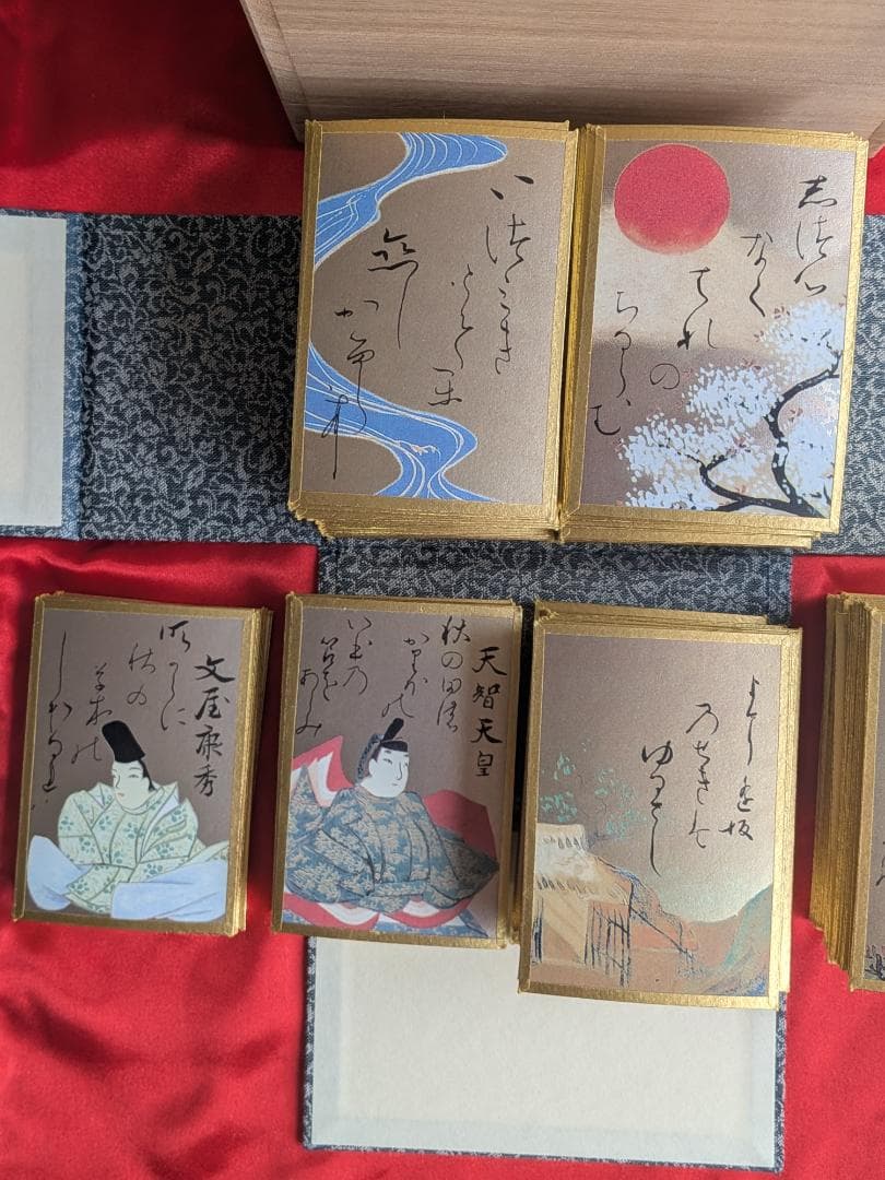 【超美品】幻の『光琳かるた』を復刻　手張り金箔紙仕上げ　『百人一首の手帖』付属有