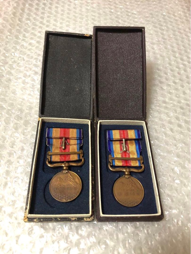 アンティーク 骨董品 コレクション 戦時中 メダル 勲章 日本軍 大日本帝国