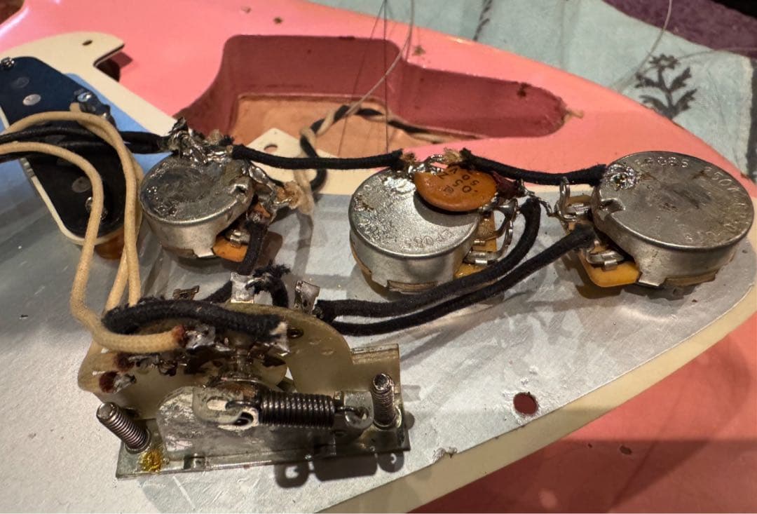 ピンク ストラトキャスター char仕様レリック