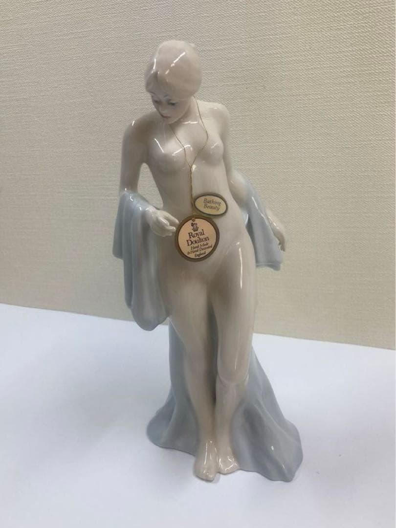 ロイヤルドルトン　Bathing Beauty フィギュリン　水浴の美女