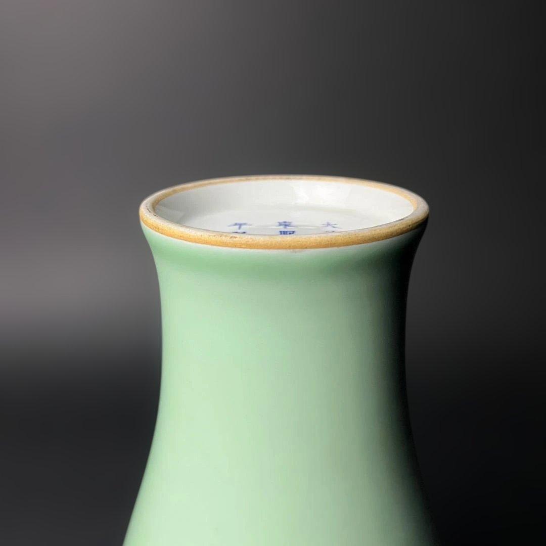 唐物 粉青釉瓶 大清康煕年製 款 中国美術 古玩 SH86