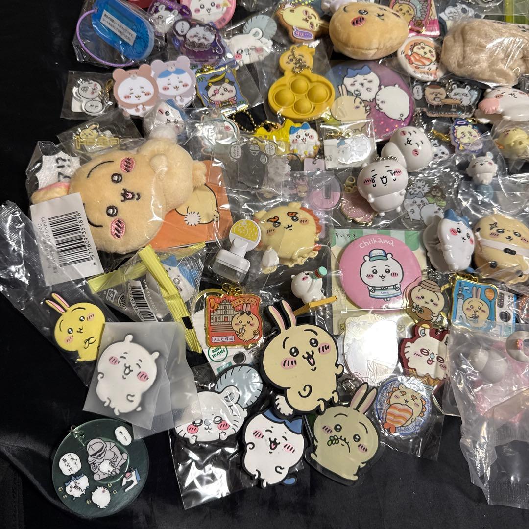 ちいかわ　缶バッジ　ラバスト　キーホルダー等　約200点大量まとめ売り　②