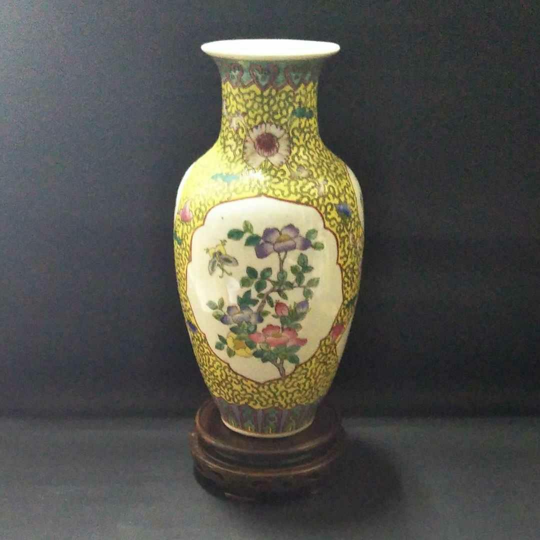 ※中国古美術/粉彩纏枝花鳥紋瓶/ (底款:乾隆年製)