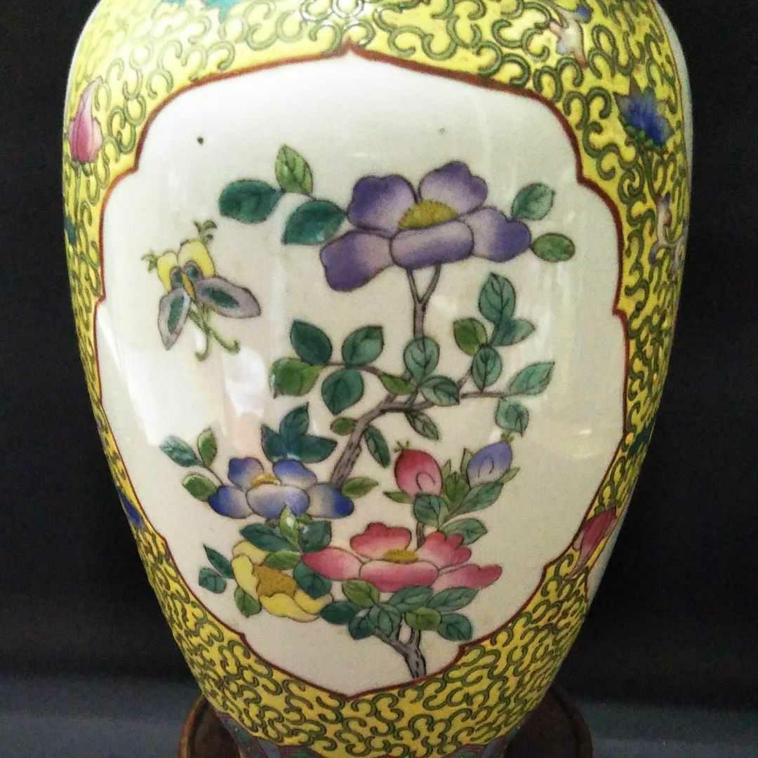 ※中国古美術/粉彩纏枝花鳥紋瓶/ (底款:乾隆年製)