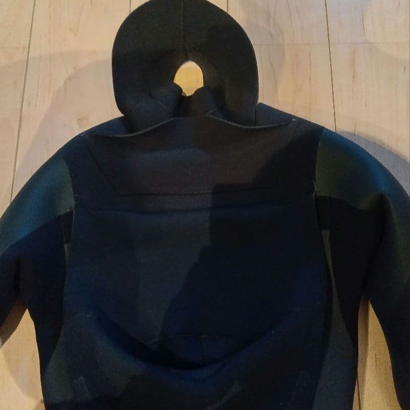 セミドライ、メローウェットスーツ、5✕3ミリ、ML-Bサイズ、ノンジップ