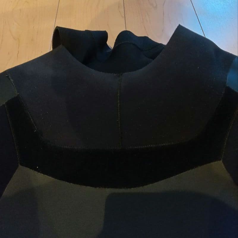 セミドライ、メローウェットスーツ、5✕3ミリ、ML-Bサイズ、ノンジップ