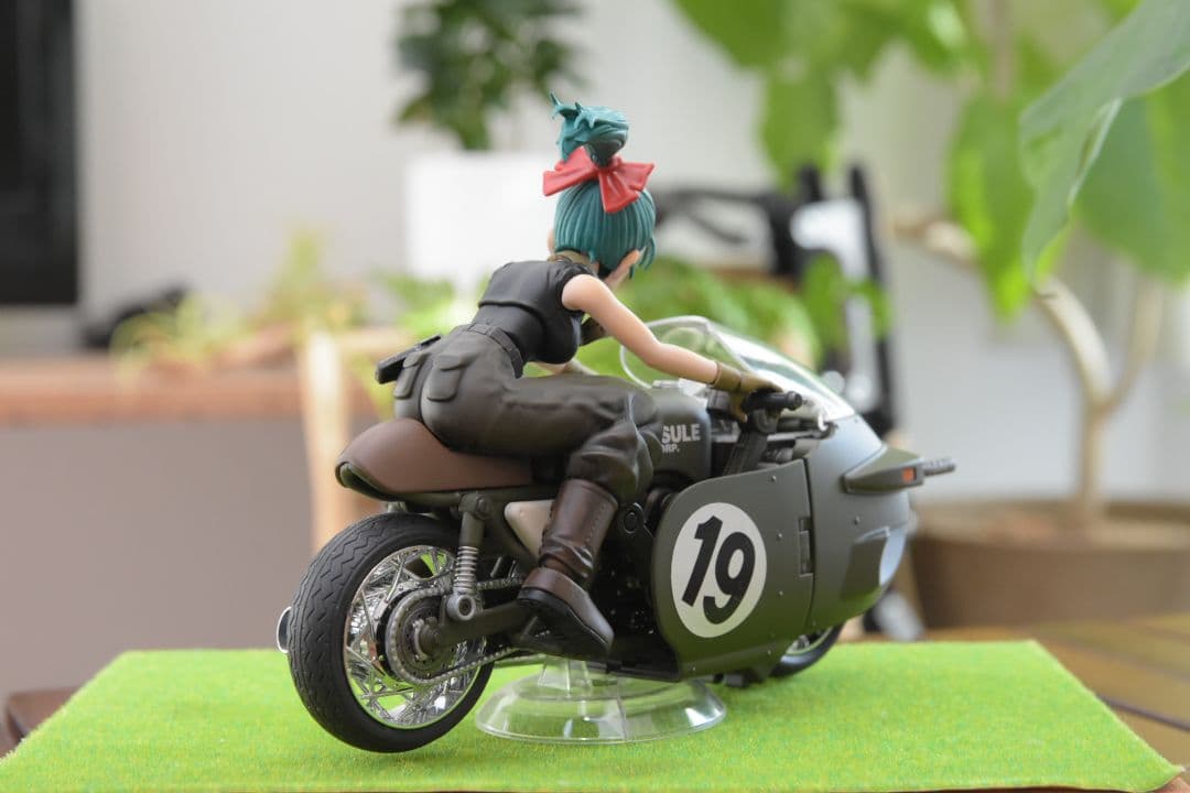 塗装済完成品 ドラゴンボール ブルマの可変式バイク