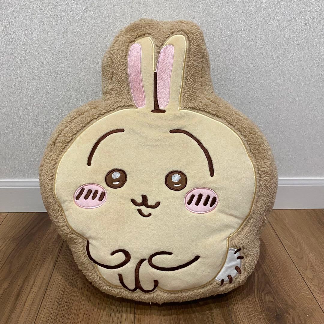 【メルカリ市限定価格】ちいかわもこもこダイカットクッションうさぎハチワレモモンガ