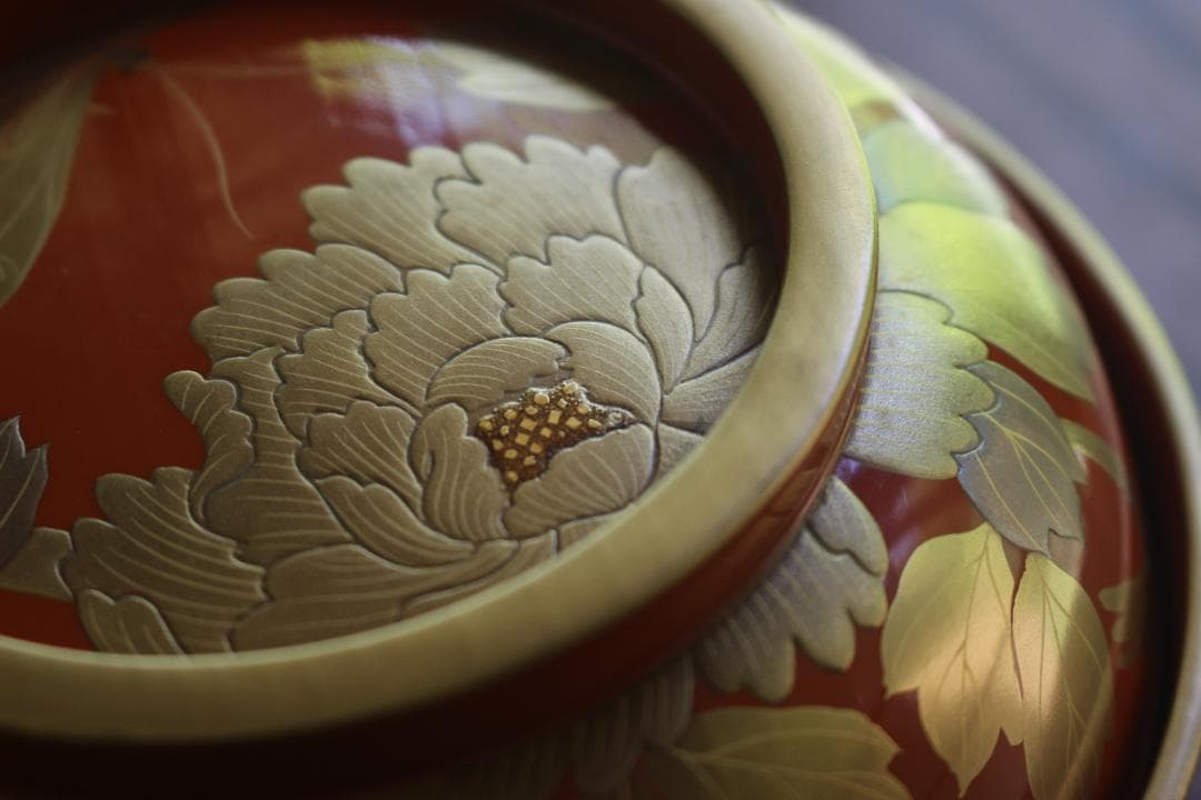 時代逸品！時代金縁朱漆に極上牡丹蝶螺鈿蒔絵の映えるお椀2点（検輪島塗蒔絵椀雑煮椀