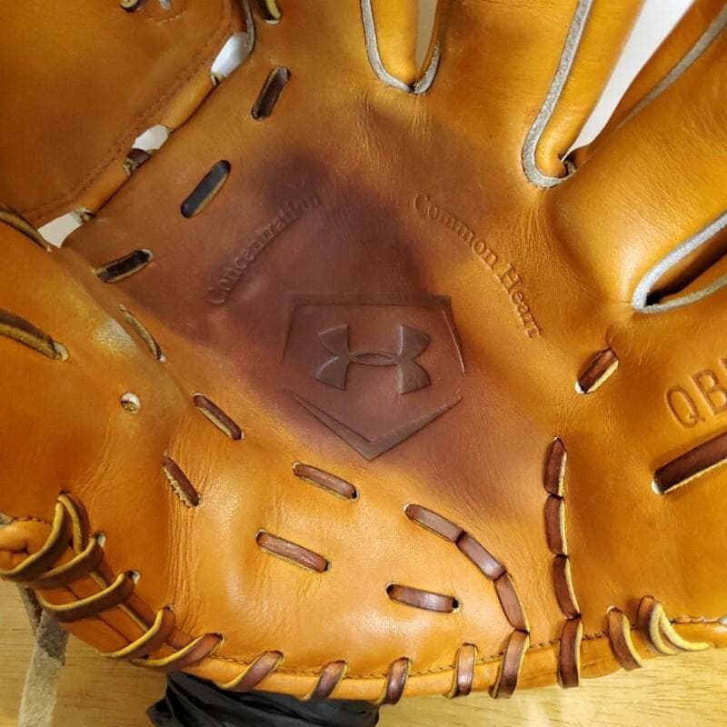 アンダーアーマー 金子千尋モデル シリコンラベル 廃盤品 投手用 硬式グローブ