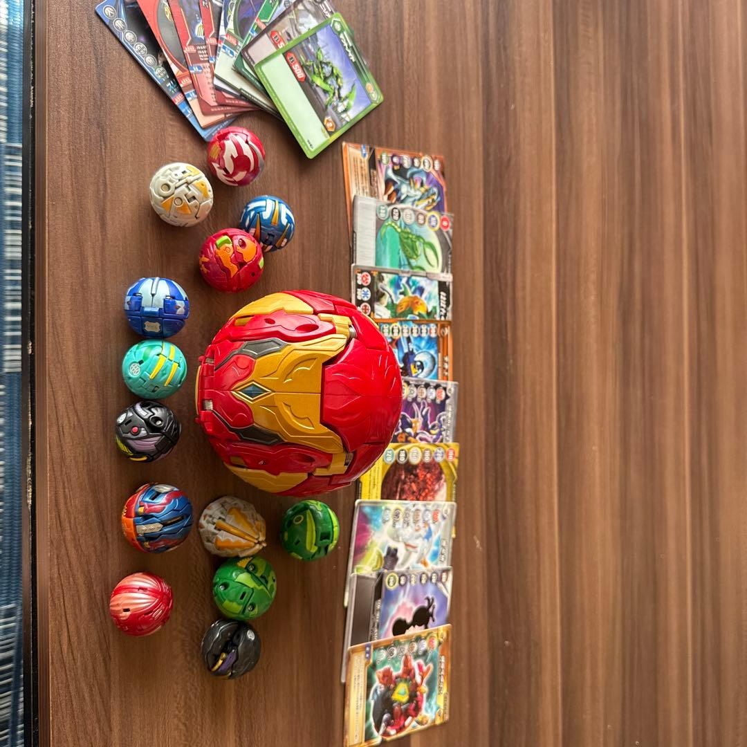 爆丸　バトルボールとトレーディングカードセット