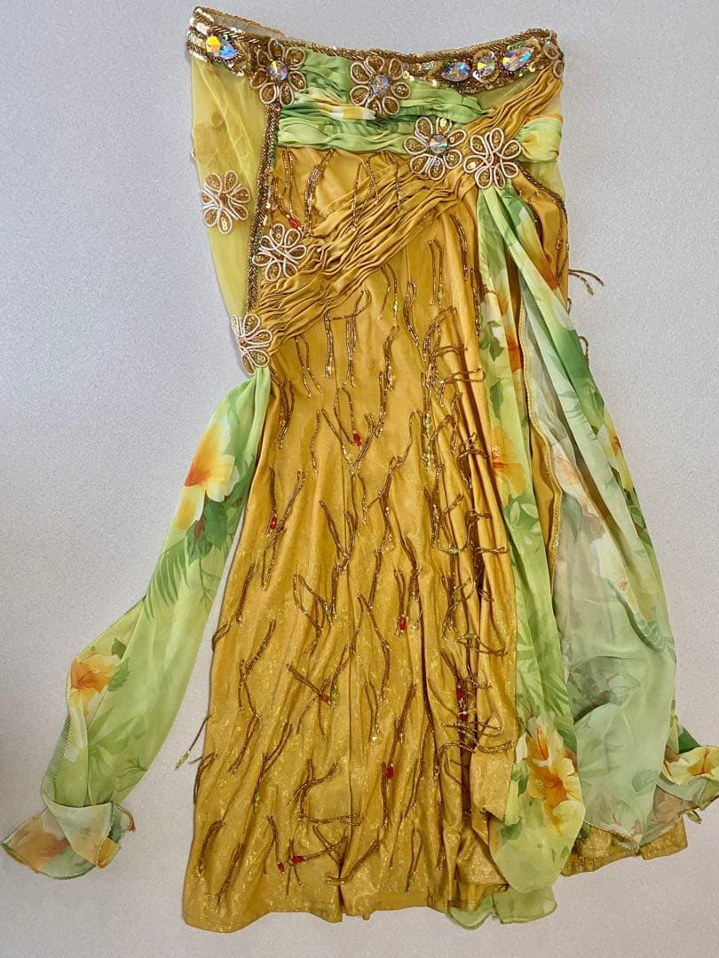 ベリーダンス衣装 ベラ（Bella） ゴールド×黄緑花柄