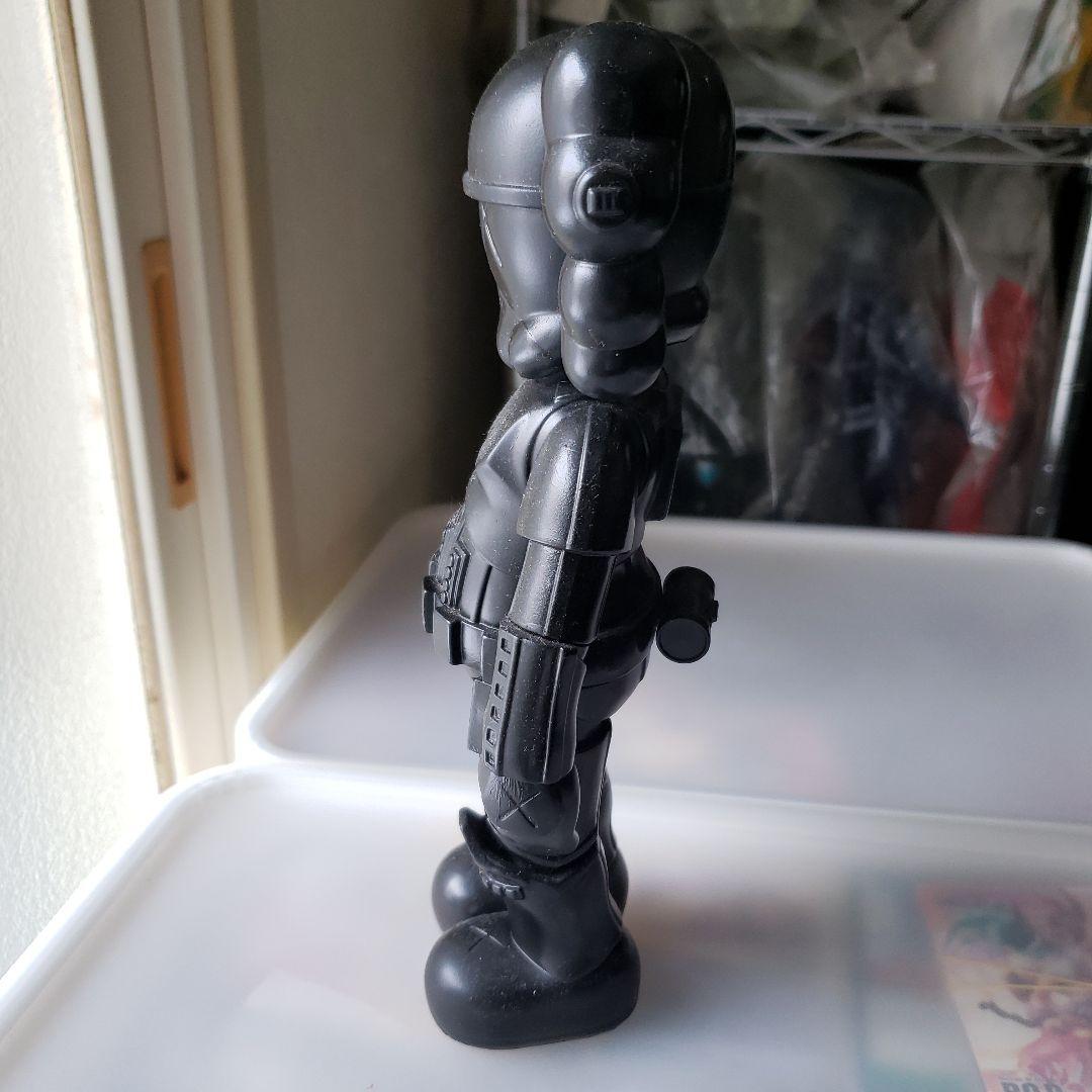 メディコムトイ　ソフビ　カウズホリデー　スターウォーズ　ストームトルーパー型