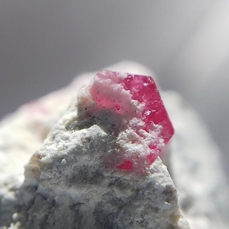 351 複数結晶 レッドベリル ビクスバイト レッドエメラルド 結晶 標本