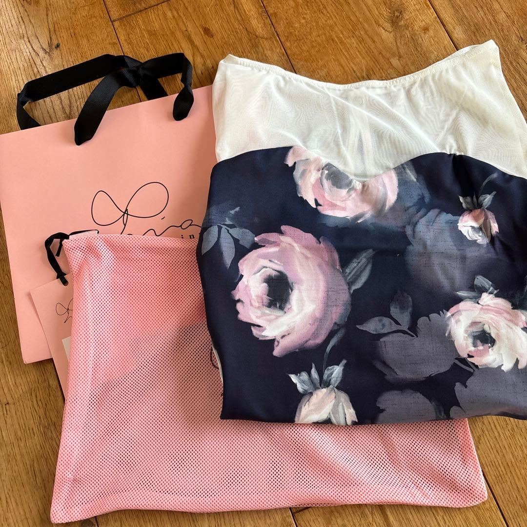 新品　stina Mサイズ　ショッパー付き