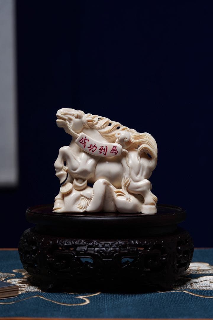天然マンモス牙美しい手作り彫刻馬が成功した置物