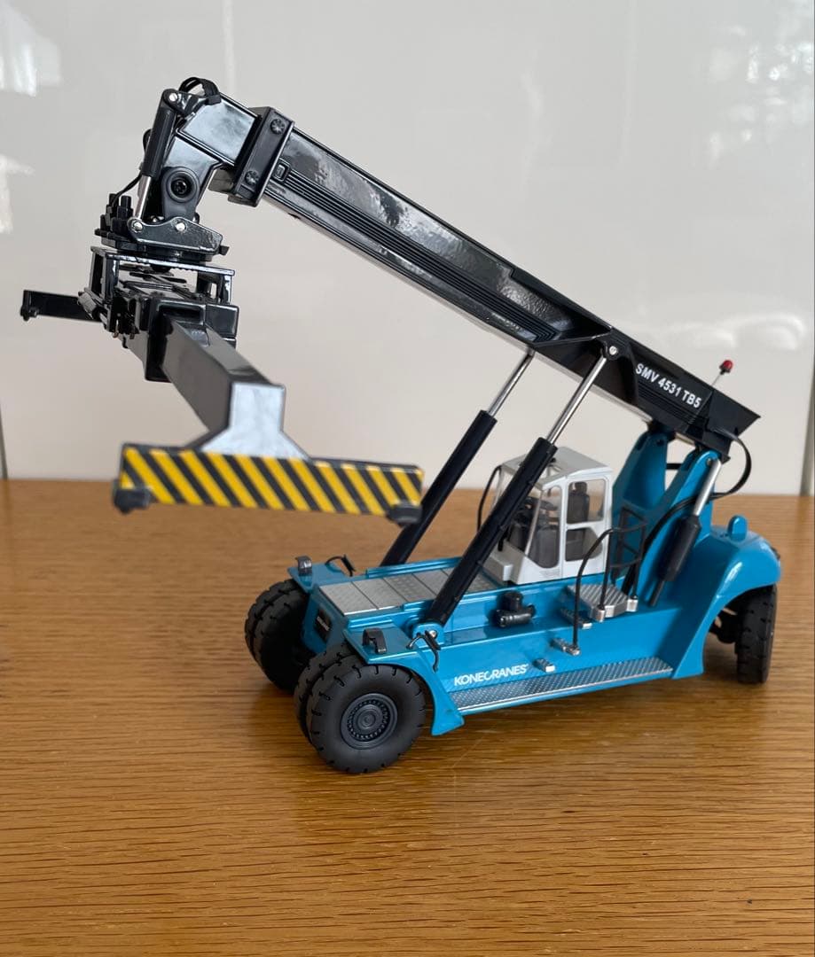 リーチスタッカー KONECRANES SMV 4531 TB5