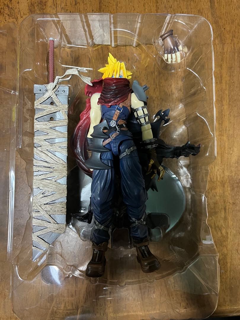 プレイアーツ クラウド キングダムハーツ ファイナルファンタジー