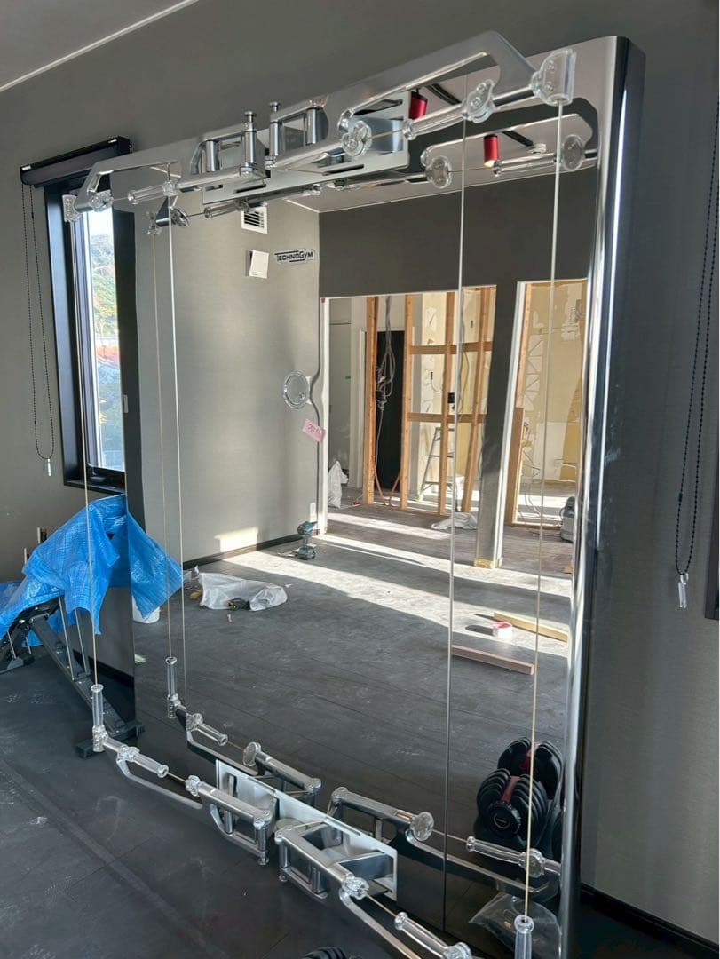 TECHNOGYM ミラー付きトレーニングマシン　キネシス