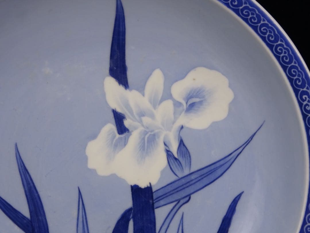 明治時代　平戸焼　染付　白抜き　菖蒲文　皿　飾皿　額皿　陶額　古伊万里　墨弾き