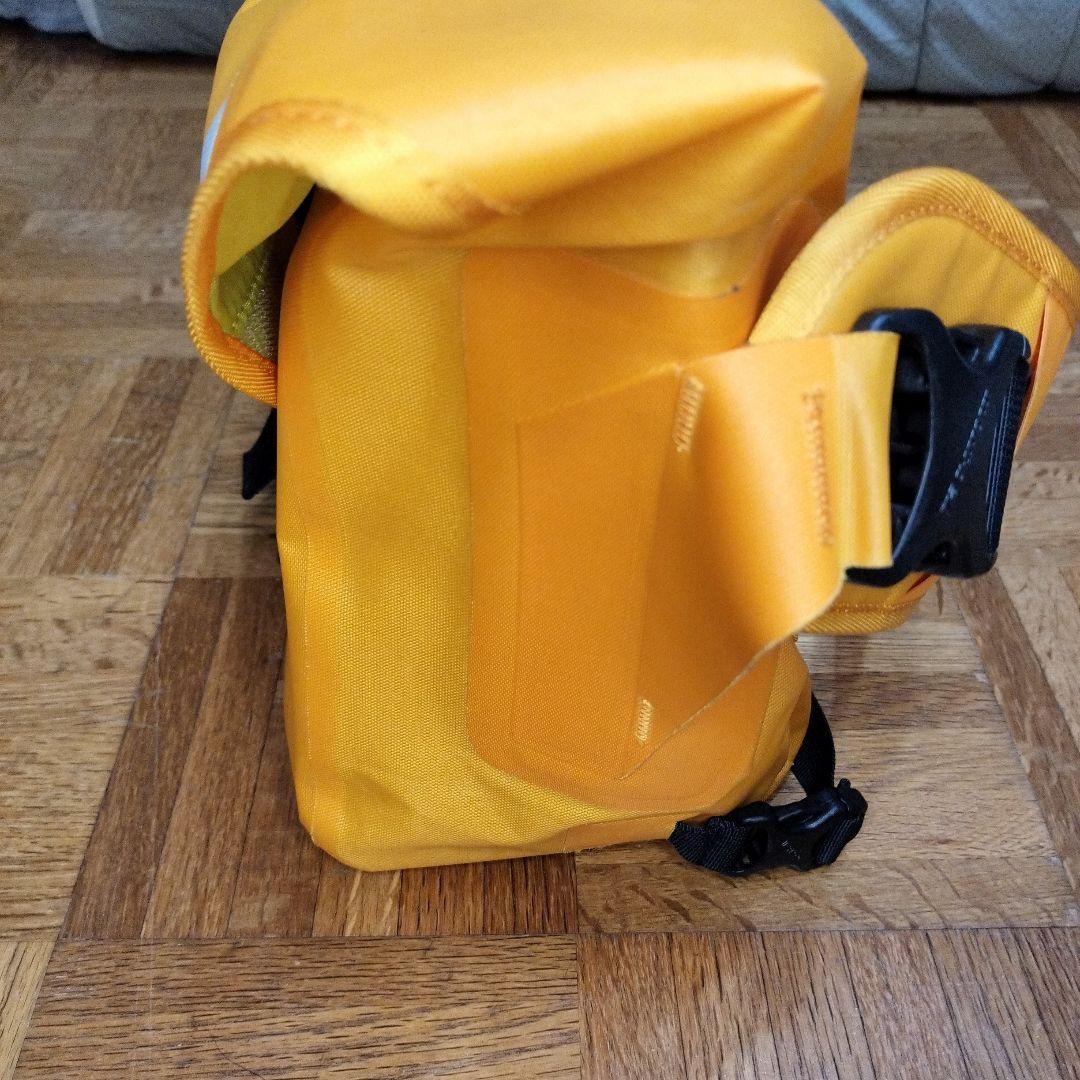 mont-bell メッセンジャーバッグ オレンジ?イエロー?