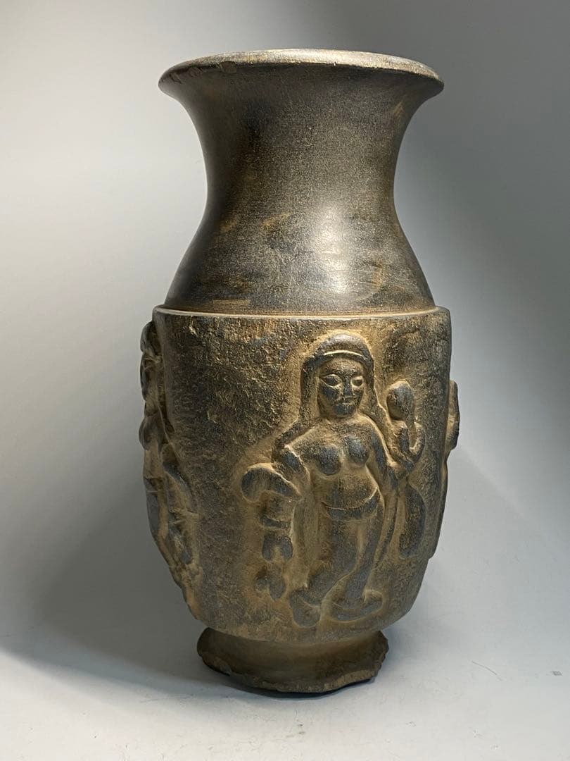 ニァーイースタン（アフガニスタン付近）発掘品　石造人物手彫飾瓶