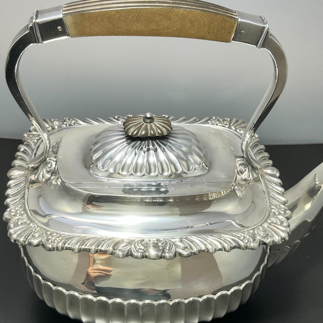 【英国】ビクトリアンのティーケトル 【シルバープレート】 バナー/スタンド