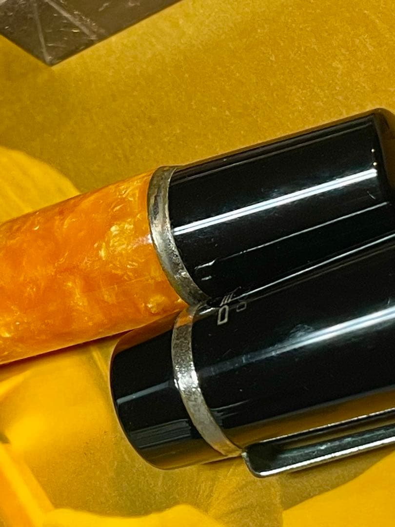 デルタ　万年筆　ドルチェビータミディアム（初期型、18k、F）