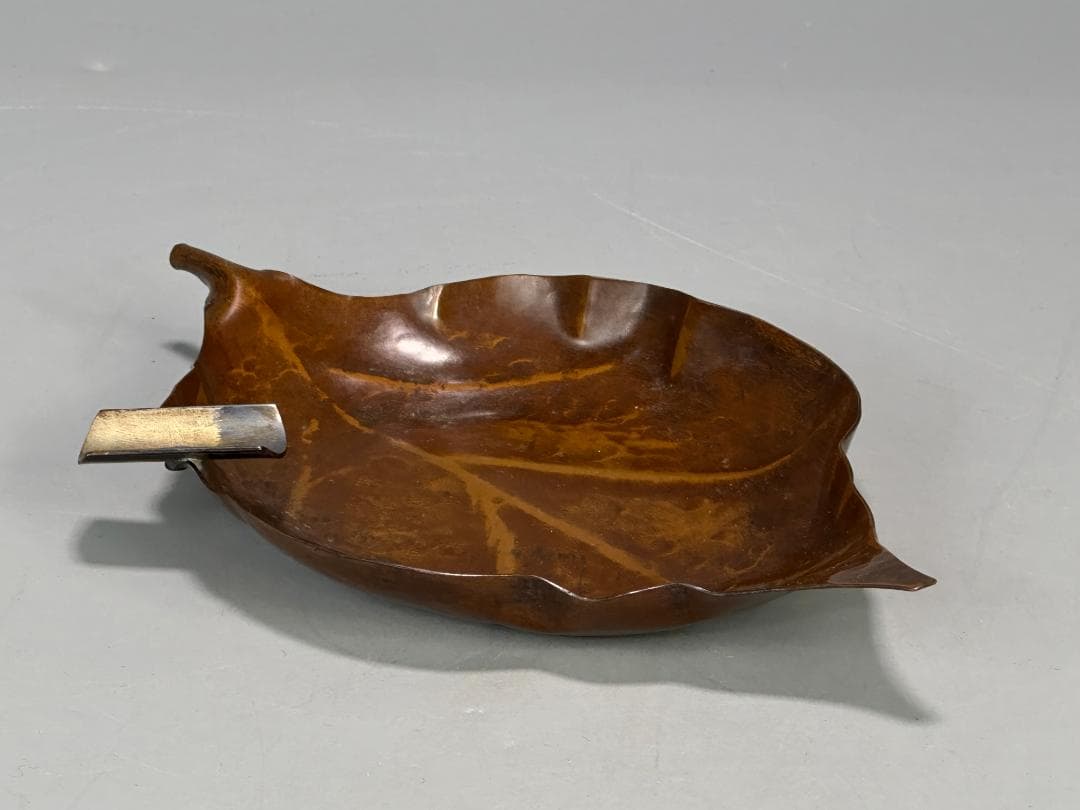 銅製　葉っぱ形灰皿　在銘　供箱
