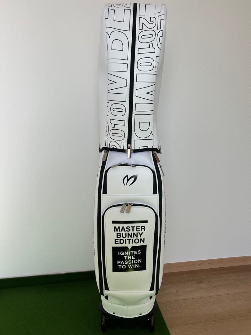 マスターバニーエディション　キャディバッグ　ホワイト　白黒　未使用　限定