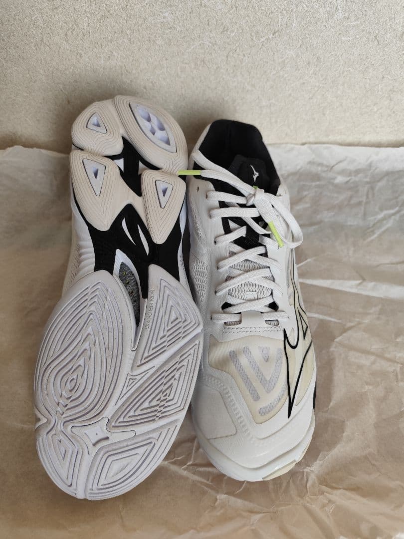 ミズノ バレーボールシューズ ウェーブライトニング Z7 　　28.0㌢