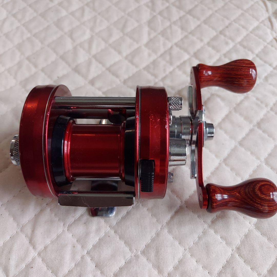 Abu Garcia 2500C レッド