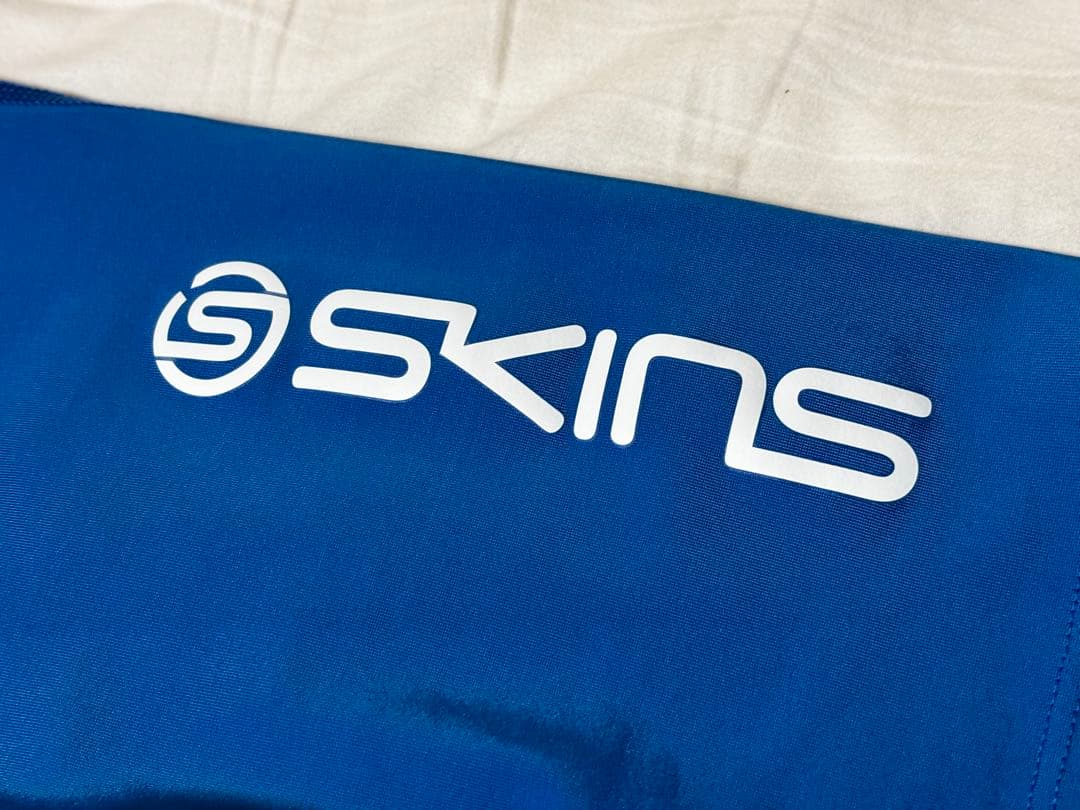 【新品・未使用】SKINS 着圧　コンプレッションウェア　ハーフタイツ
