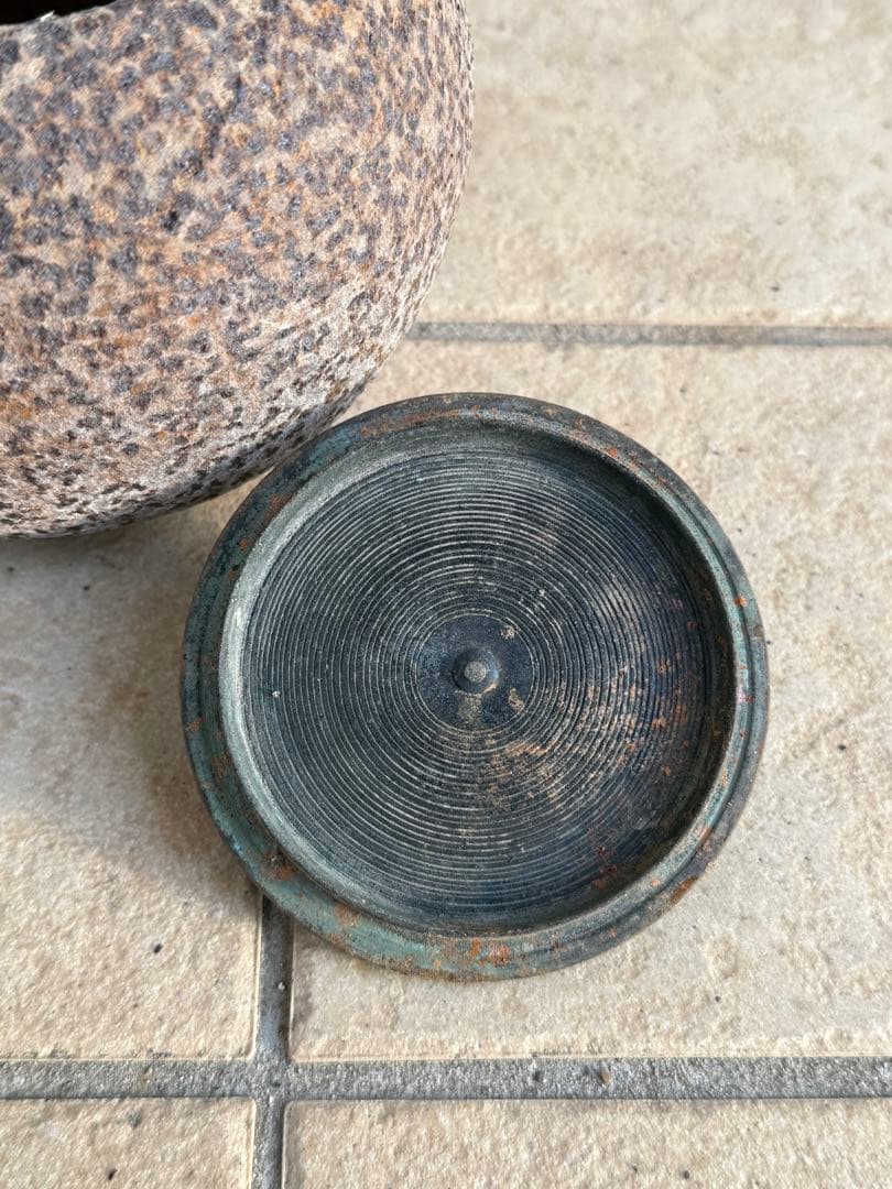 鉄製茶色丸型鉄瓶 取っ手付き