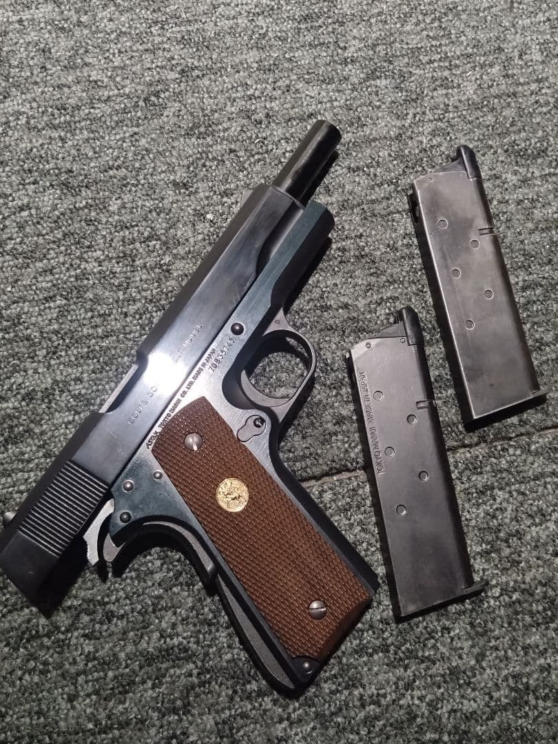 東京マルイ　コルトガバメントマークIV シリーズ'70　予備マガ　ホルスター付き