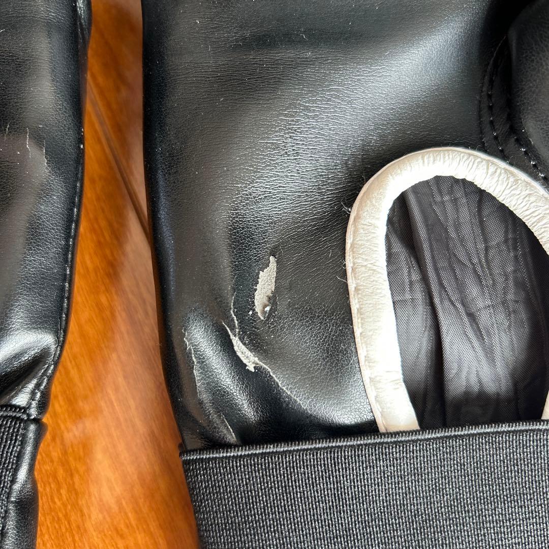 ボクシンググローブ