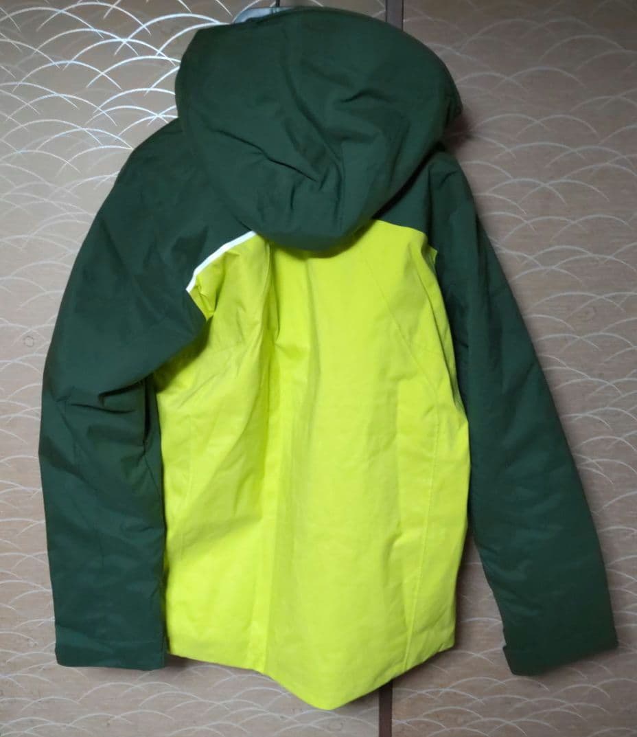 新品タグ付き保管品 GOLDWIN ゴールドウイン ジャケット