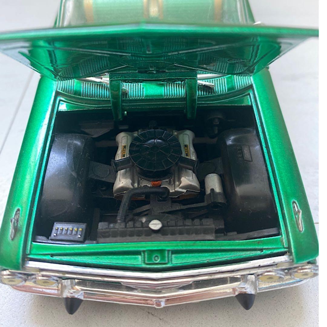 ✯ 1961 IMPALA CONVERTIBLE 1/24